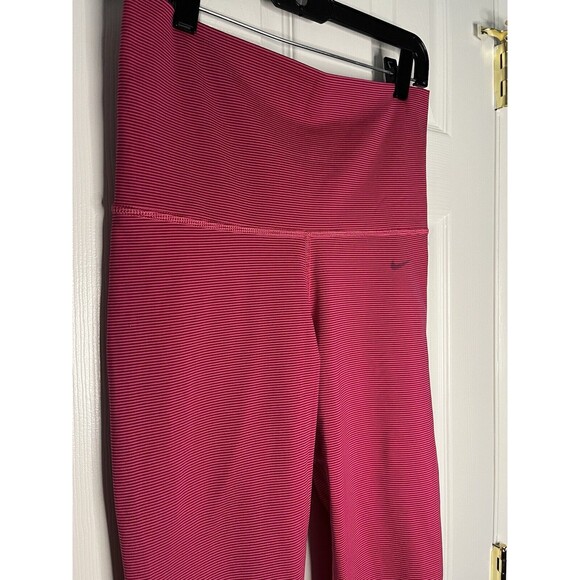 Women’s Nike DRI-FIT Leggings Pink  Cropped Striped Print  Size Small S - Picture 2 of 6